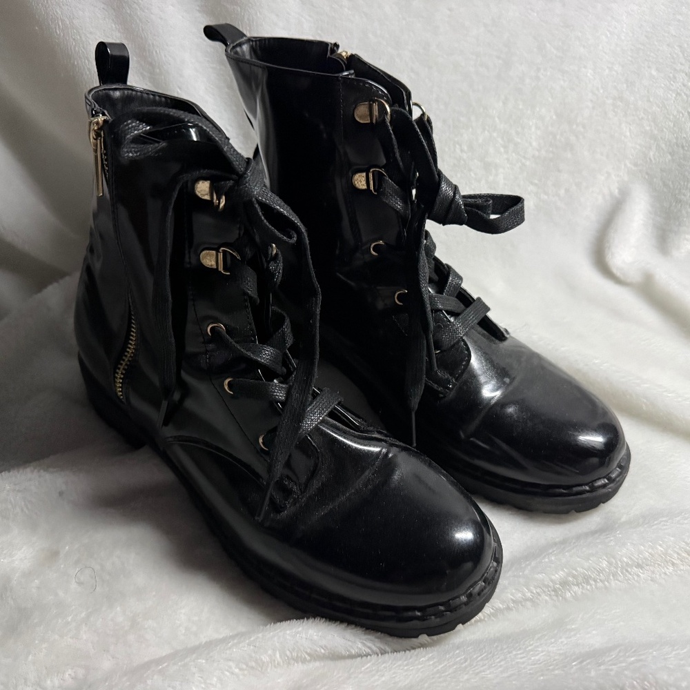 Shoe Dazzle Don't let me go boots